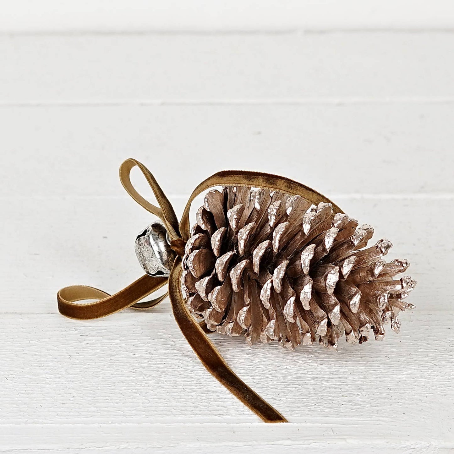 6in Hanging Jumbo Pinecone w/bell