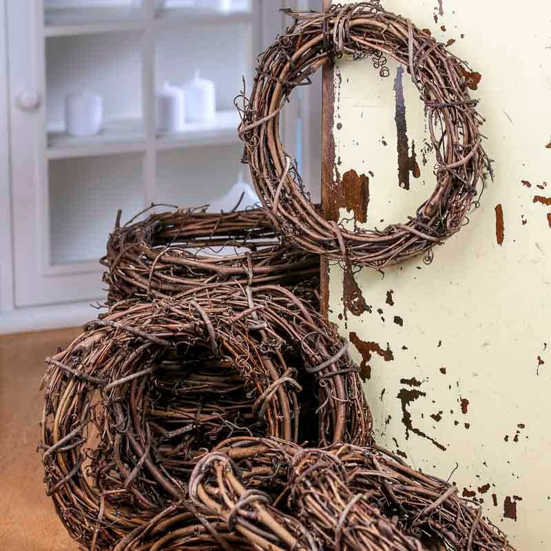 Natural 8" Grapevine Wreath