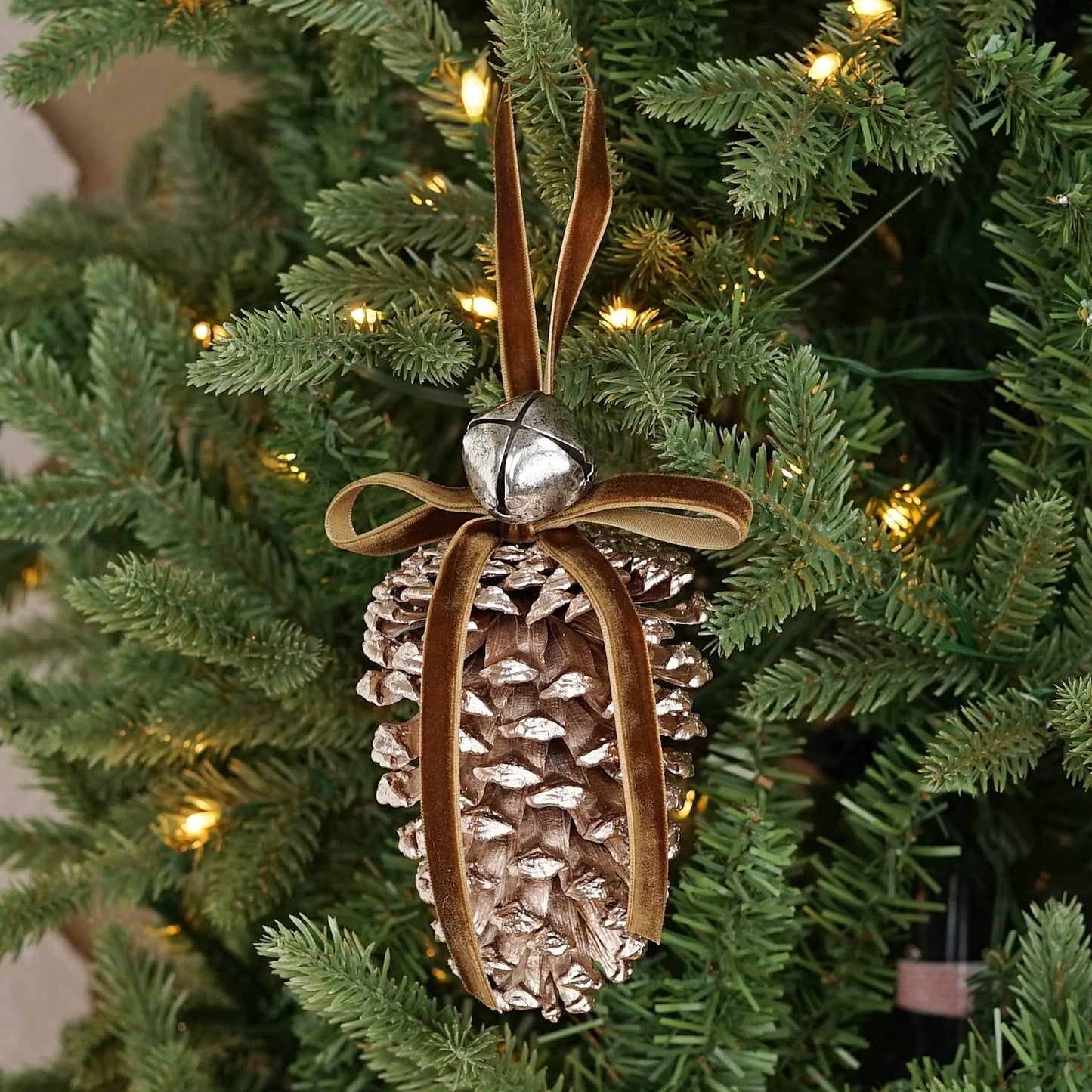 6in Hanging Jumbo Pinecone w/bell