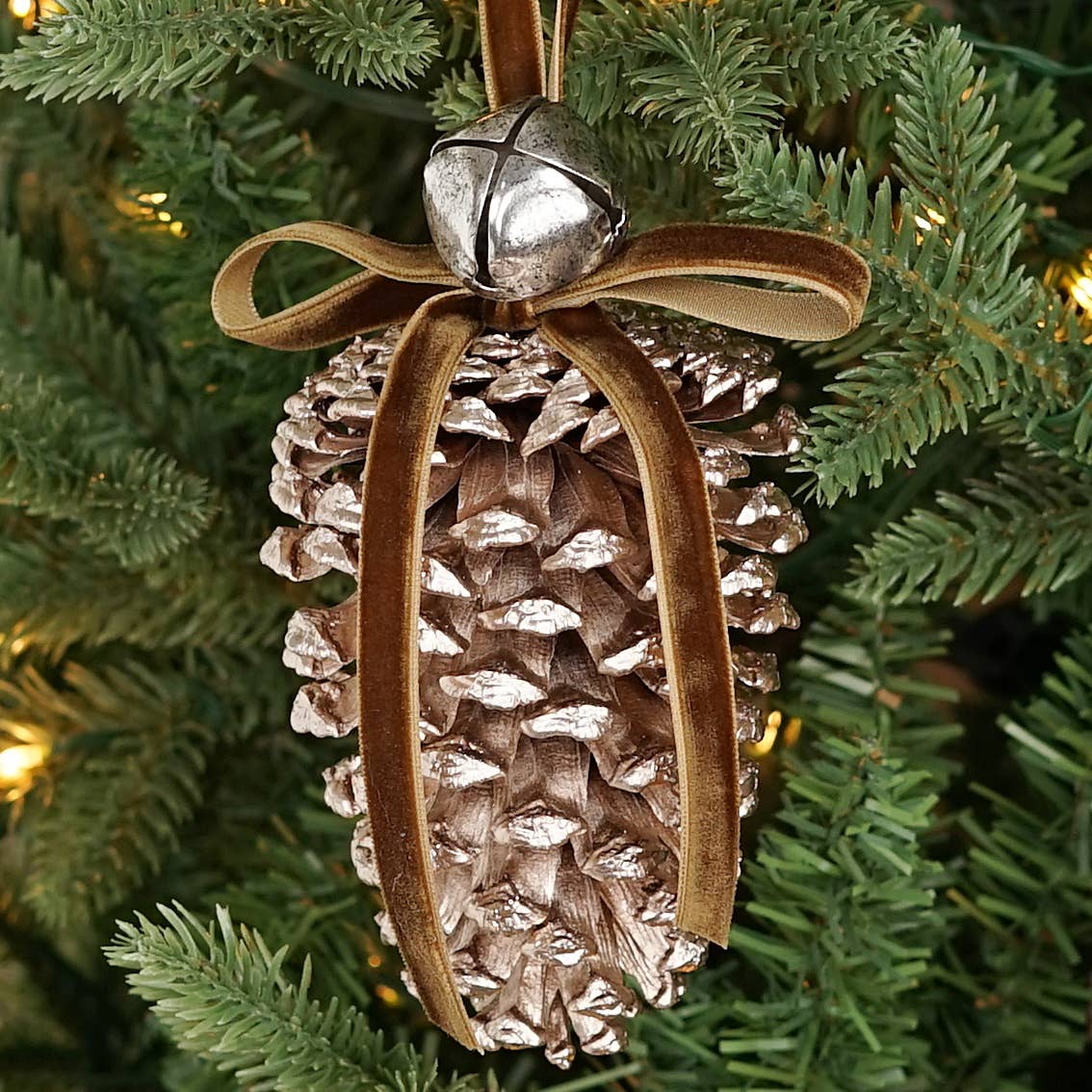 6in Hanging Jumbo Pinecone w/bell