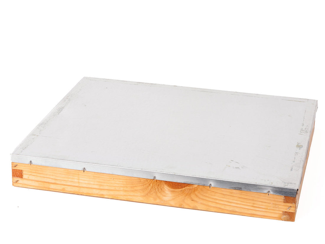 Outer hive cover with galvanized cover